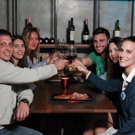 Atenas: Tour de degustação de comida e vinho à noite