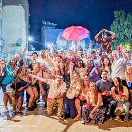 Fiesta en Atenas Pub Crawl con Bebidas Ilimitadas y Acceso al Club