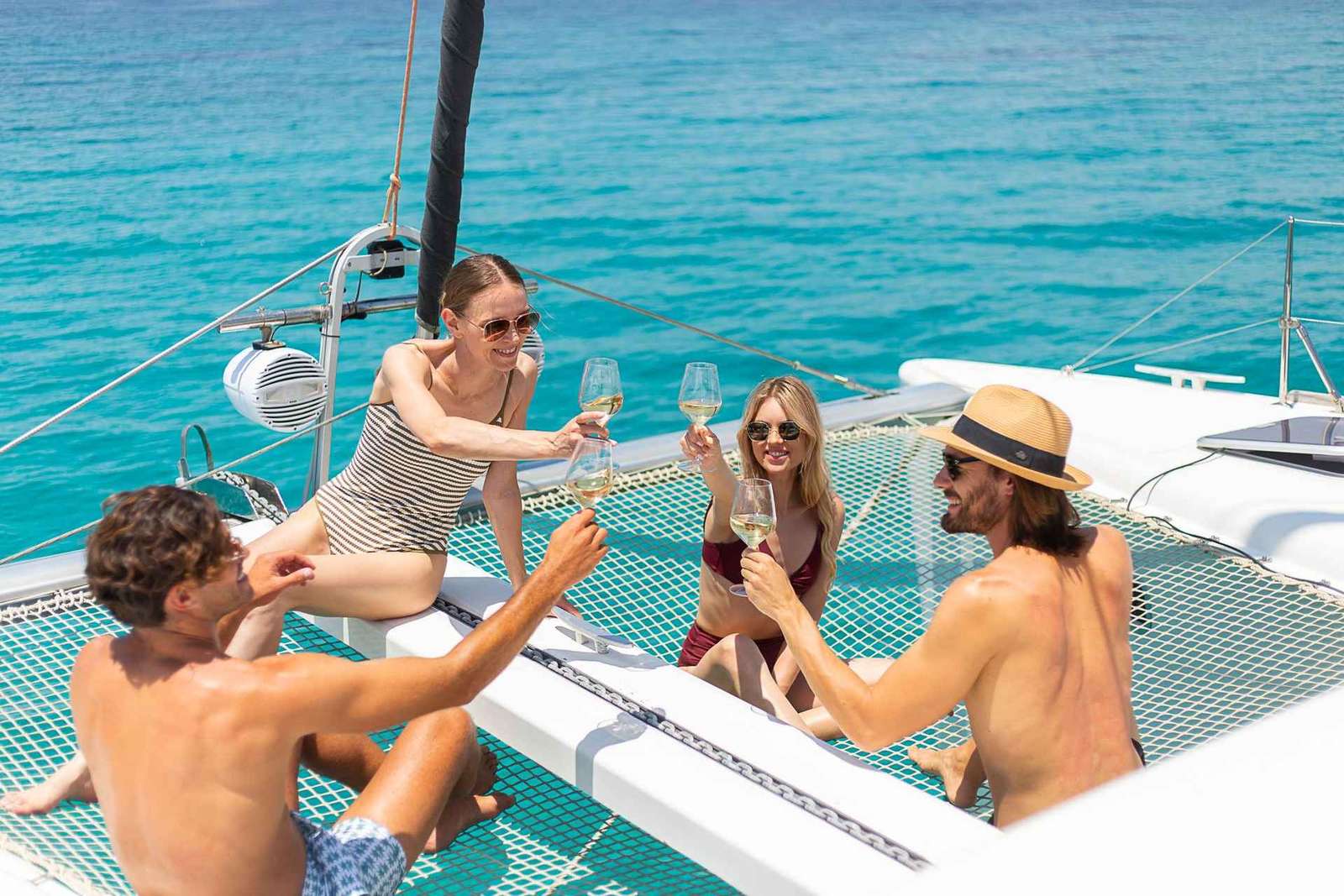 Atenas: Cruzeiro de catamarã pela Riviera com refeição e bebidas