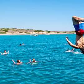 Atenas: Passeio de Iate em Agistri e Aegina com almoço e natação