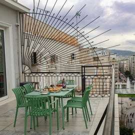 Atenas: aula de culinária em pequenos grupos e jantar em varanda privativa