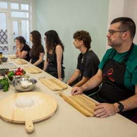 Atenas: aula de culinária em pequenos grupos e jantar em varanda privativa