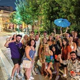 Fiesta en Atenas Pub Crawl con Bebidas Ilimitadas y Acceso al Club