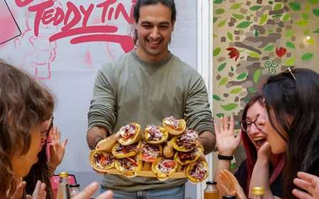 Atenas: Excursão a pé guiada por comida de rua local vegana