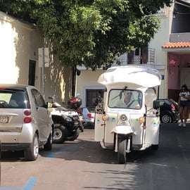 Atenas: Tour privado de la ciudad de 3 horas en Tuk Tuk ecológico