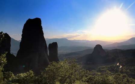 De Atenas: Excursão de 2 dias a Delfos e Meteora com hotel