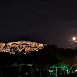 Atenas de noche: un tour a pie encantador y una cena deliciosa