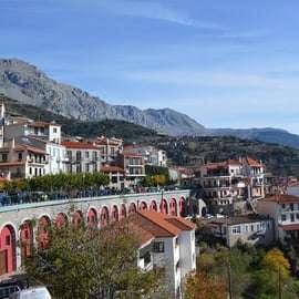 Desde Atenas: Excursión de un día a Delfos-Arachova en grupo pequeño con entradas