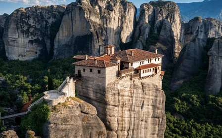 Atenas: Excursión de un día a Meteora en inglés/español y puesta de sol majestuosa