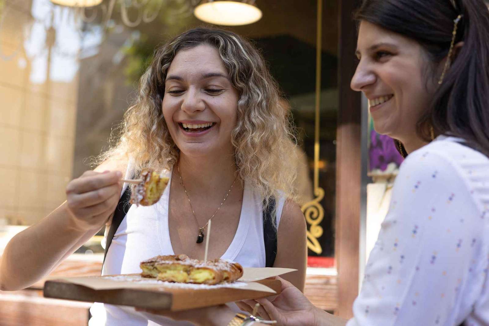 Atenas: Tour gastronómico nocturno a pie
