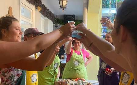 Atenas: aula de culinária grega com jantar e bebidas