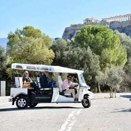 Atenas: Tour turístico nocturno privado en Tuk-Tuk eléctrico