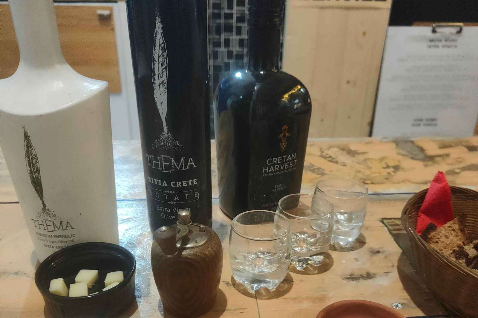 Experiência de azeite de oliva extra virgem com vinho e ervas