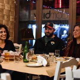 Atenas: Tour de degustação de comida e vinho à noite