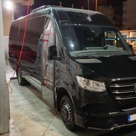 Traslado fácil de van e microônibus da cidade de Atenas para o aeroporto de Atenas