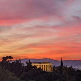 Atenas de noche: un tour a pie encantador y una cena deliciosa