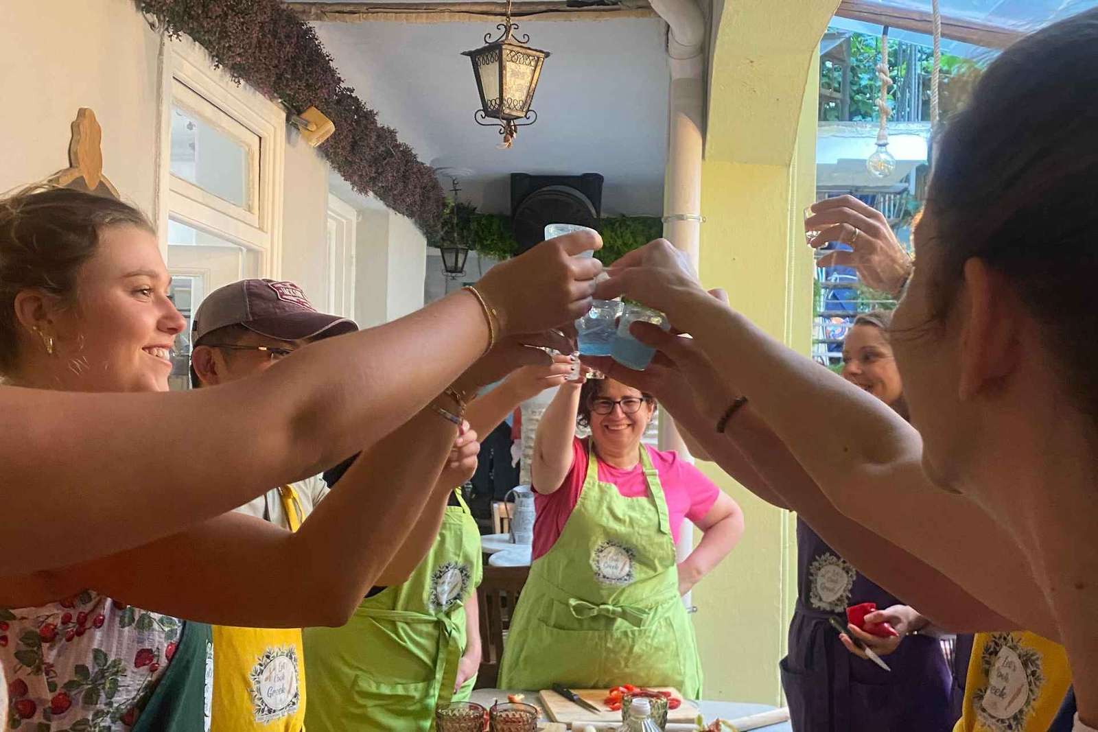 Atenas: aula de culinária grega com jantar e bebidas
