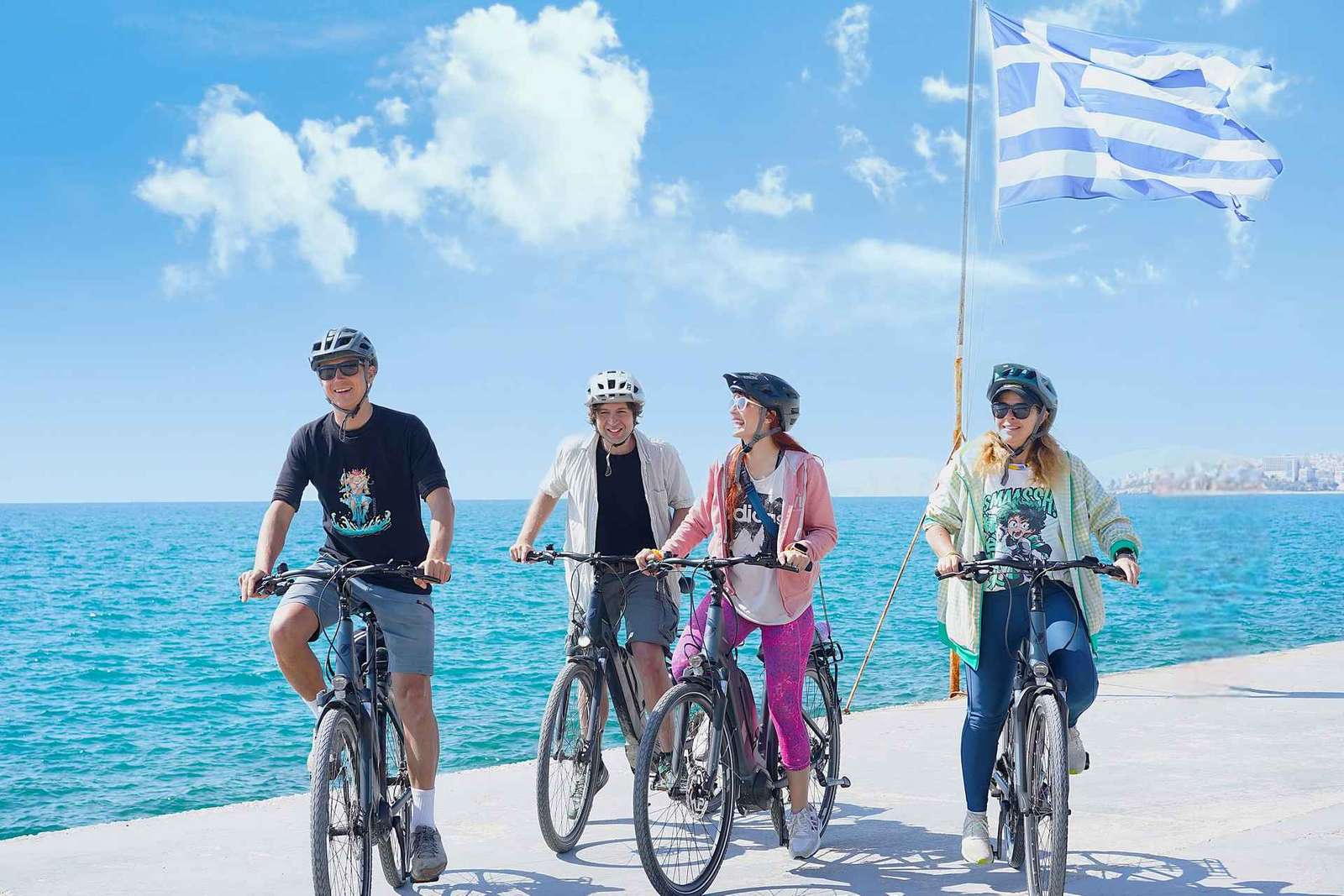 Atenas: City & Sea Bike Tour