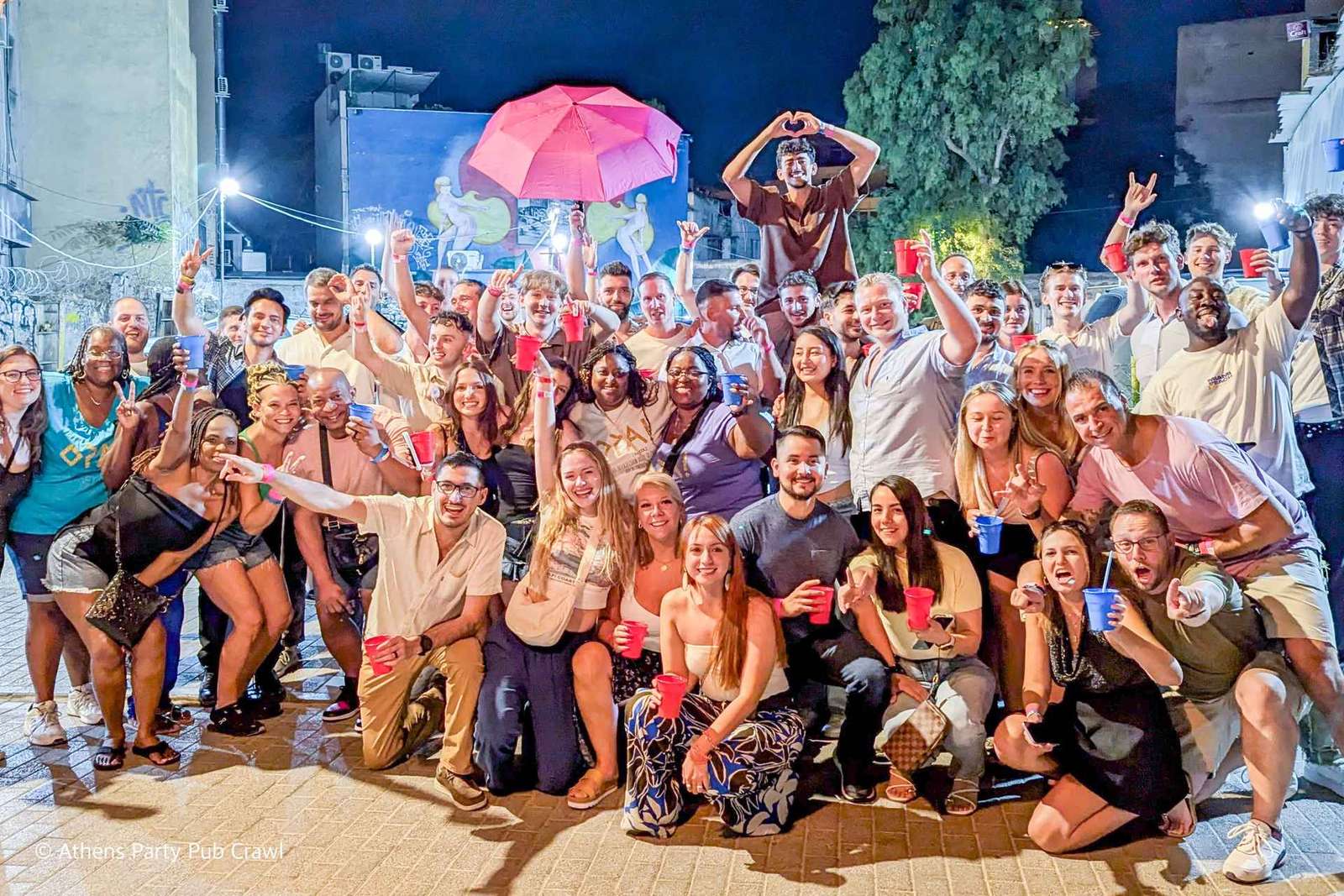 Fiesta en Atenas Pub Crawl con Bebidas Ilimitadas y Acceso al Club