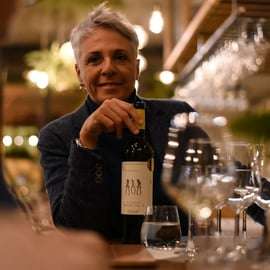 Atenas: Tour de degustação de comida e vinho à noite