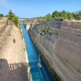 Paseo por el canal de Corinto, la antigua Corinto y Acrocorinto