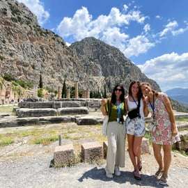 Atenas: Delfos, Museu de Delfos e Arachova - viagem de 1 dia com guia