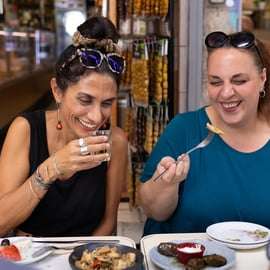 Atenas: Tour gastronómico nocturno a pie