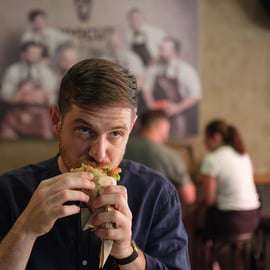 Atenas: Excursão a pé pela comida de rua com 7 degustações autênticas