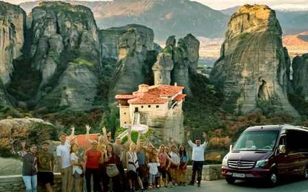 Atenas: Excursión de un día a Meteora en inglés/español y puesta de sol majestuosa