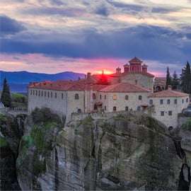 Atenas: Excursión de 2 días a Meteora con hotel, puesta de sol y excursión matinal