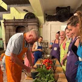 Atenas: aula de culinária grega com jantar e bebidas