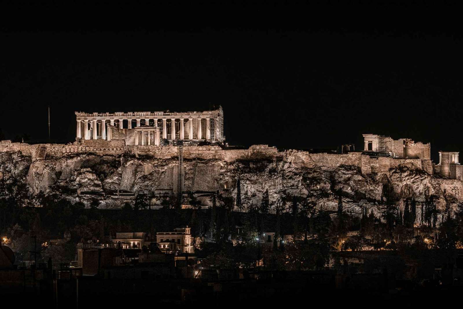 Passeio fantasma em Atenas: ruínas místicas e lendas antigas