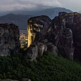 De Atenas: Excursão de 2 dias a Delfos e Meteora com hotel
