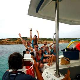 Atenas: Excursión en Catamarán por la Riviera con Comida y Bebidas