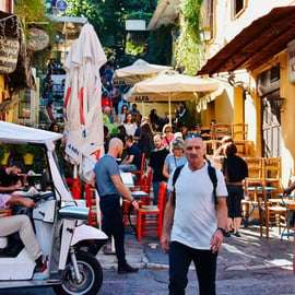 Atenas: Tour turístico nocturno privado en Tuk-Tuk eléctrico