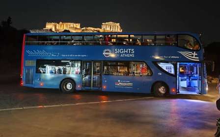 Excursão panorâmica noturna por Atenas em autocarro de dois andares aberto