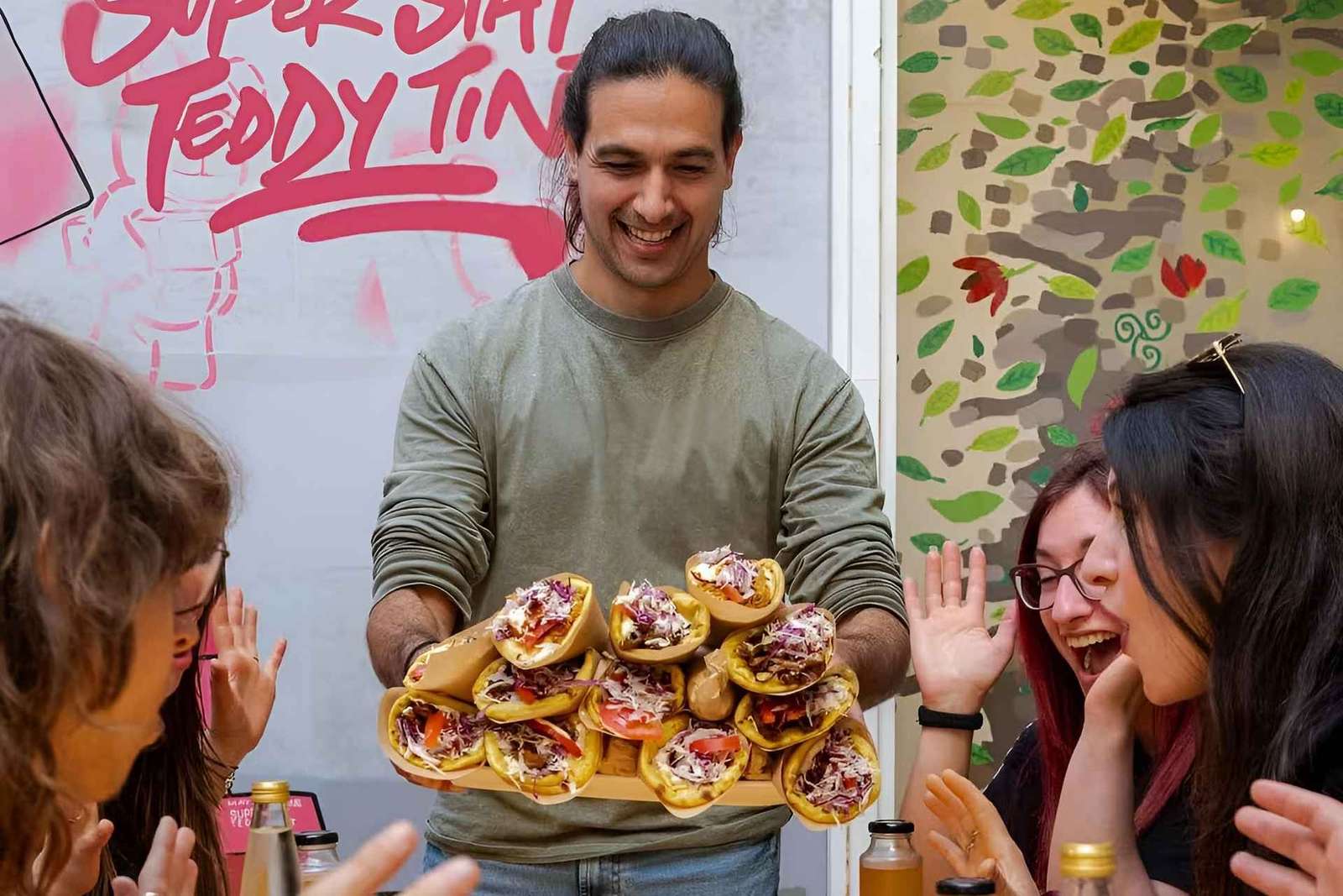 Atenas: Excursão a pé guiada por comida de rua local vegana