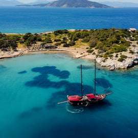 Atenas: Passeio de Iate em Agistri e Aegina com almoço e natação