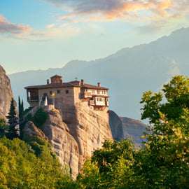 Atenas: Visita aos Mosteiros de Meteora e Opção de Almoço Grego