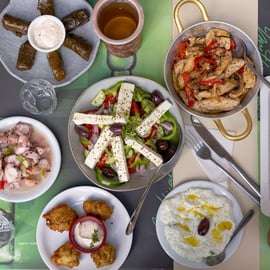 Atenas: Tour gastronómico nocturno a pie