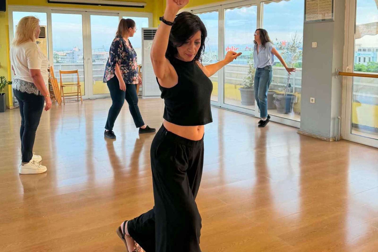 Atenas: aprende las danzas griegas con un dulce capricho