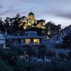 Atenas de noche: un tour a pie encantador y una cena deliciosa