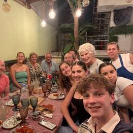 Atenas: aula de culinária grega com jantar e bebidas