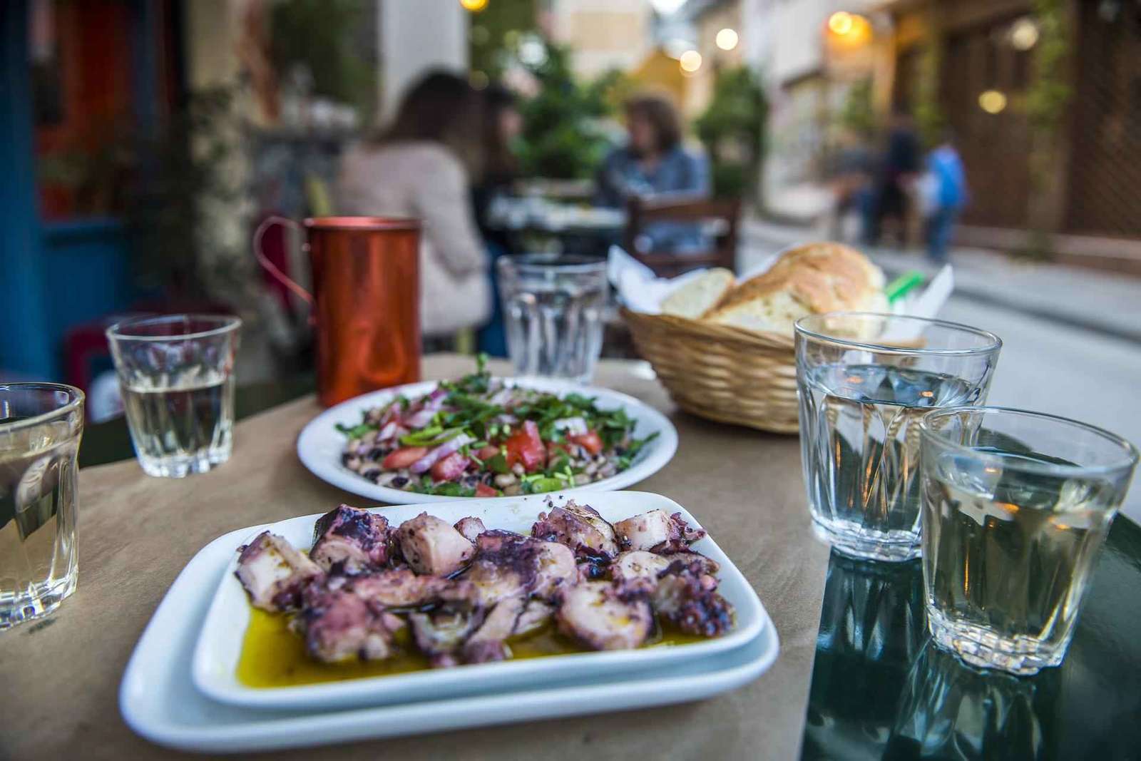 Atenas: Excursão a pé para grupos pequenos à descoberta da gastronomia grega
