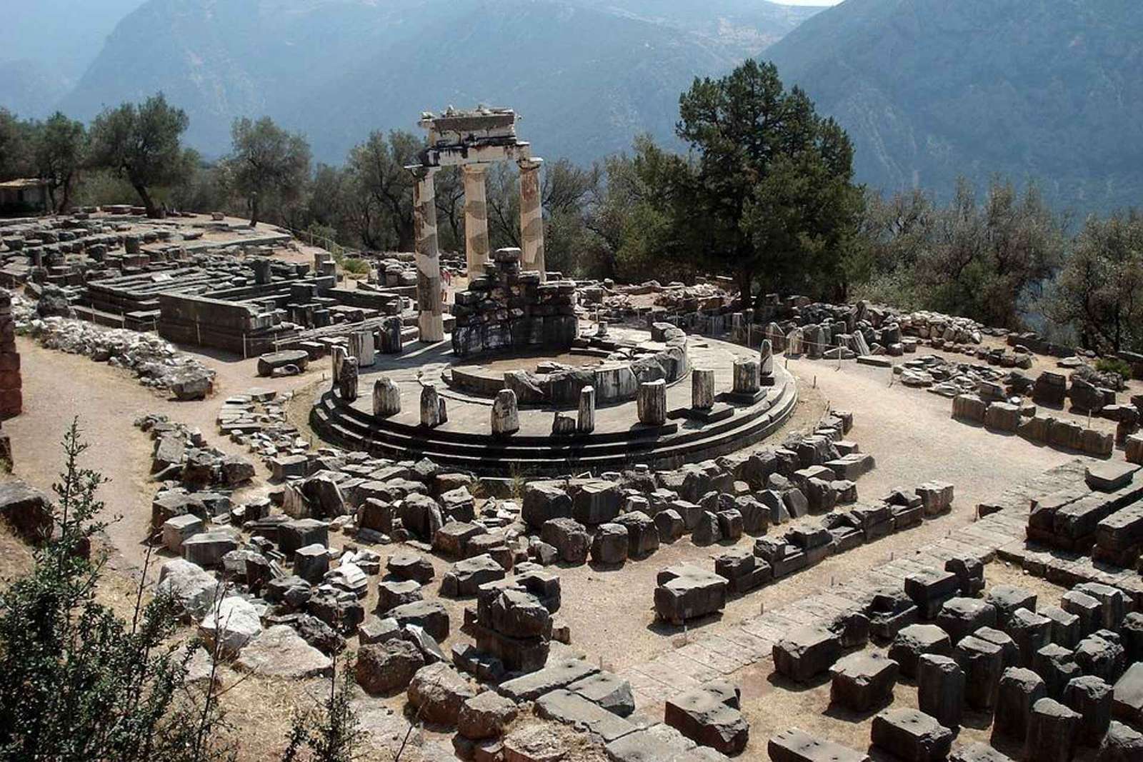 Desde Atenas: Excursión de un día a Delfos-Arachova en grupo pequeño con entradas