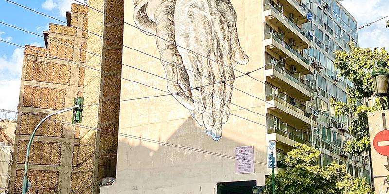 Mural de las Manos Orantes
