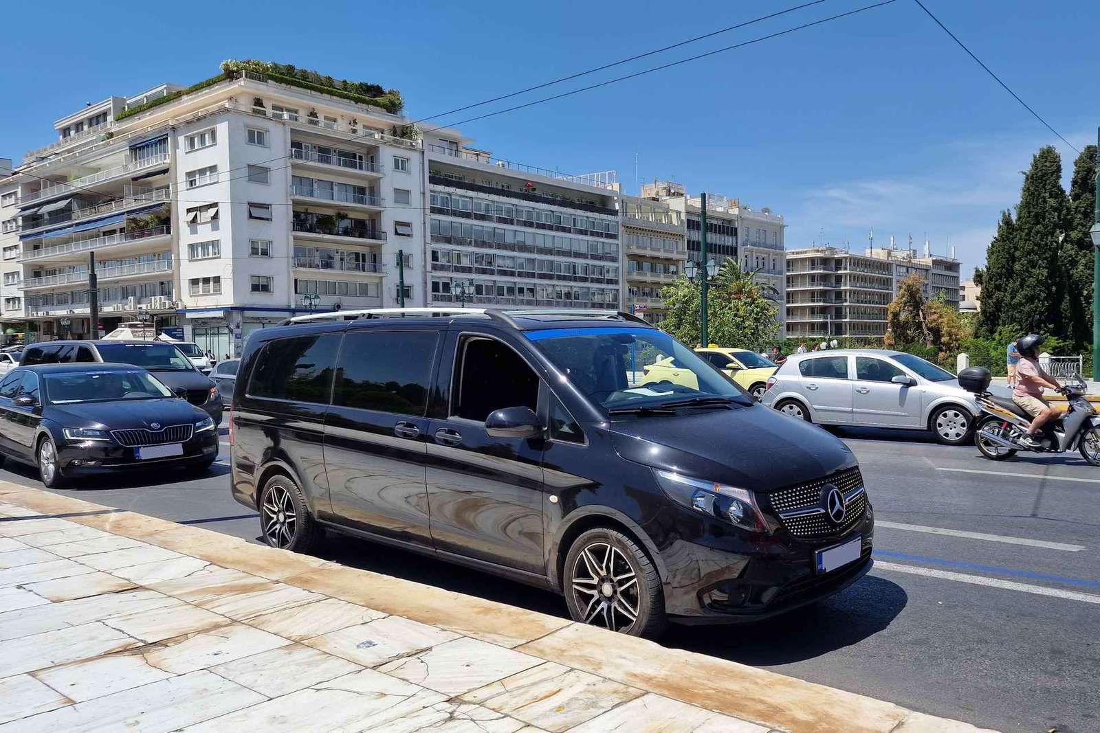Traslado fácil de van e microônibus da cidade de Atenas para o aeroporto de Atenas
