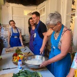 Atenas: aula de culinária grega com jantar e bebidas