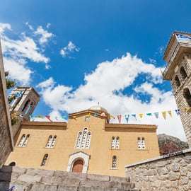 De Atenas: Viagem de 1 dia a Delfos e Arachova com guia de áudio
