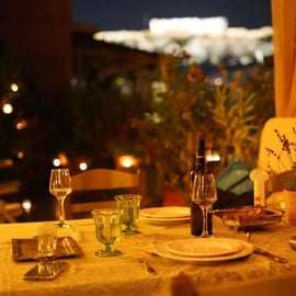 Atenas: jantar de 7 pratos e harmonização de vinhos com vista para a Acrópole
